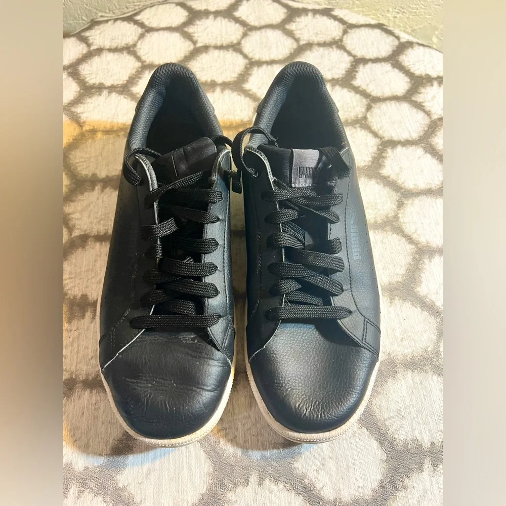Puma Black Sneakers, classic women’s everyday sneaker. Pre-worn 2 times, great!